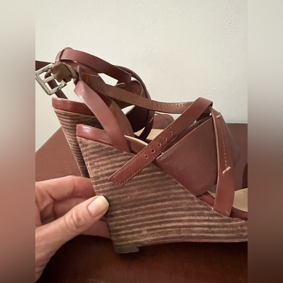 GUC. Cole Haan Wedge. Cognac. 7.5 - Picture 4 of 5